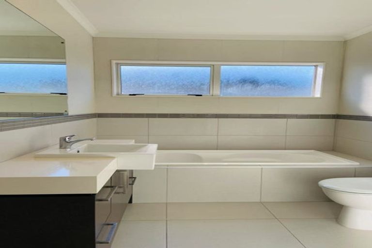 Photo of property in 1 Pickaberry Avenue, Karaka, Papakura, 2113