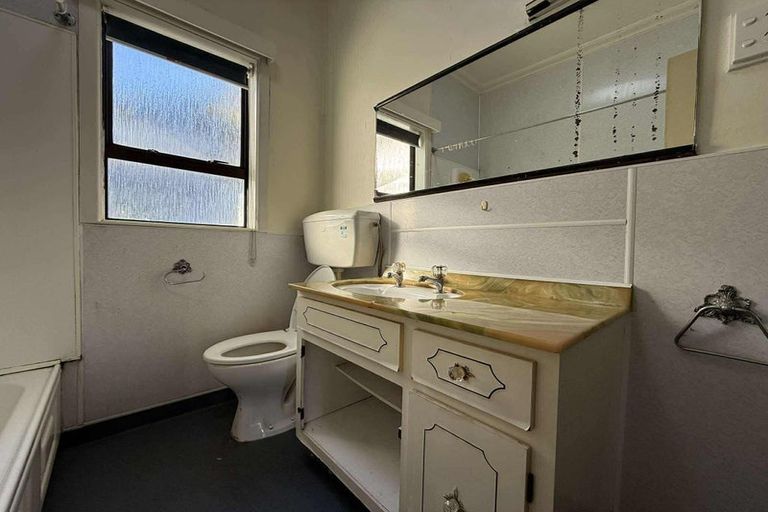 Photo of property in 8 Phillip Street, Johnsonville, Wellington, 6037