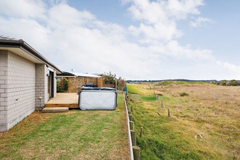 Photo of property in 13 Oxnam Place, Foxton Beach, Foxton, 4815