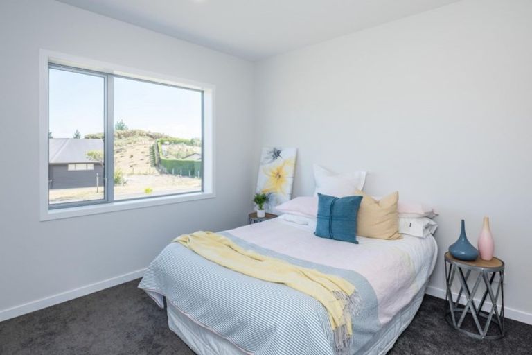 Photo of property in 1 Lamont Place, Waikanae, 5036