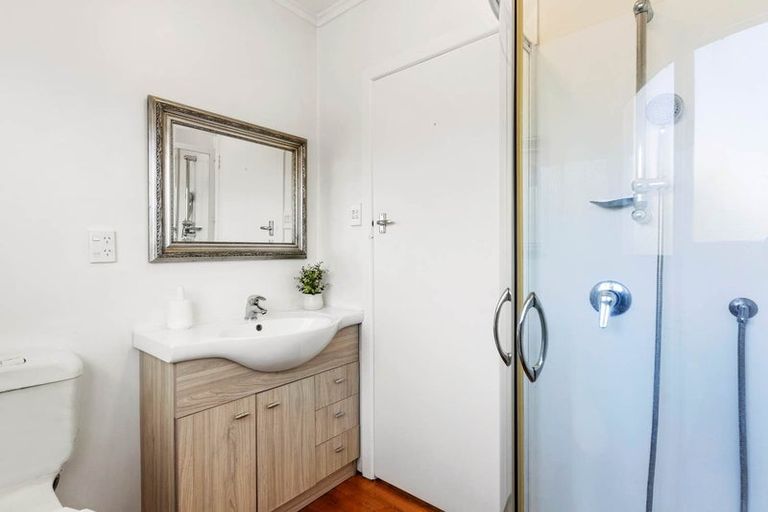 Photo of property in 1/318 Beach Road, Campbells Bay, Auckland, 0630