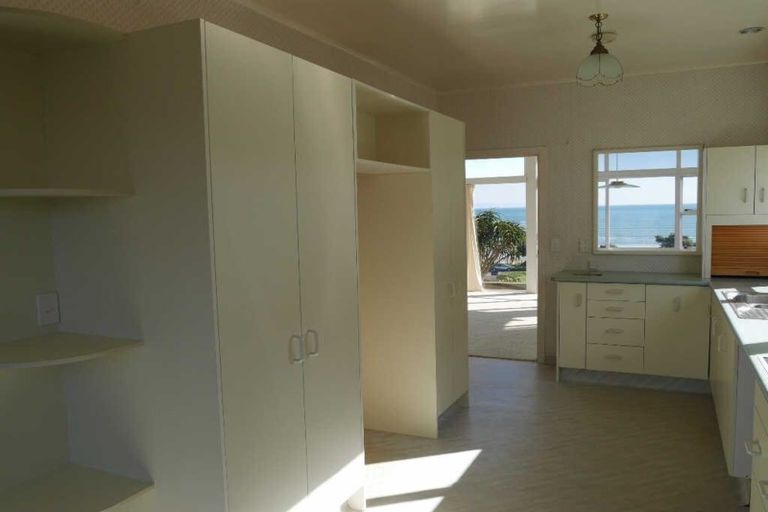 Photo of property in 130 Seaview Road, Paraparaumu Beach, Paraparaumu, 5032
