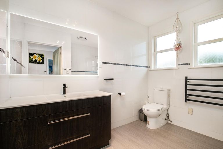 Photo of property in 37 Village Way, Ardmore, Papakura, 2582