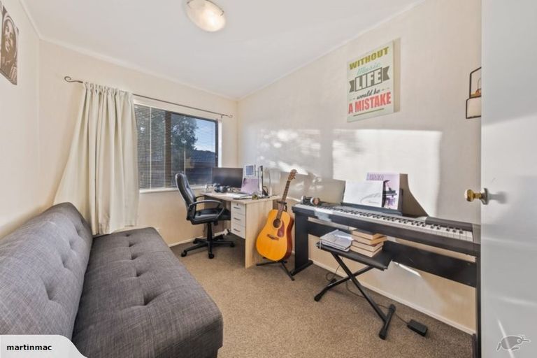 Photo of property in 1/79 Aberfeldy Avenue, Highland Park, Auckland, 2010