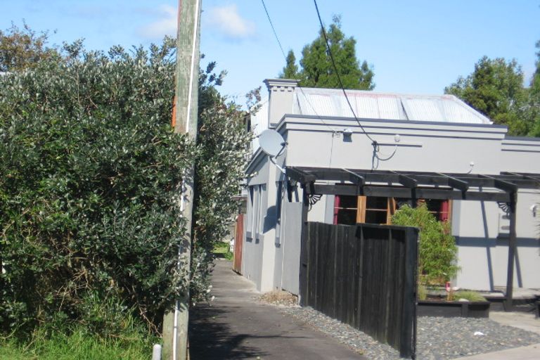 Photo of property in 1/64 Routley Drive, Glen Eden, Auckland, 0602