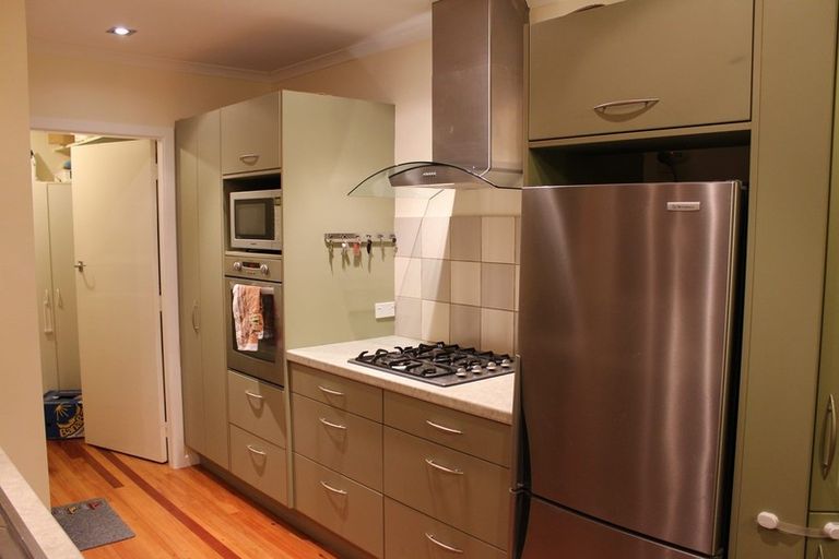 Photo of property in 6 Warren Street, Paparangi, Wellington, 6037