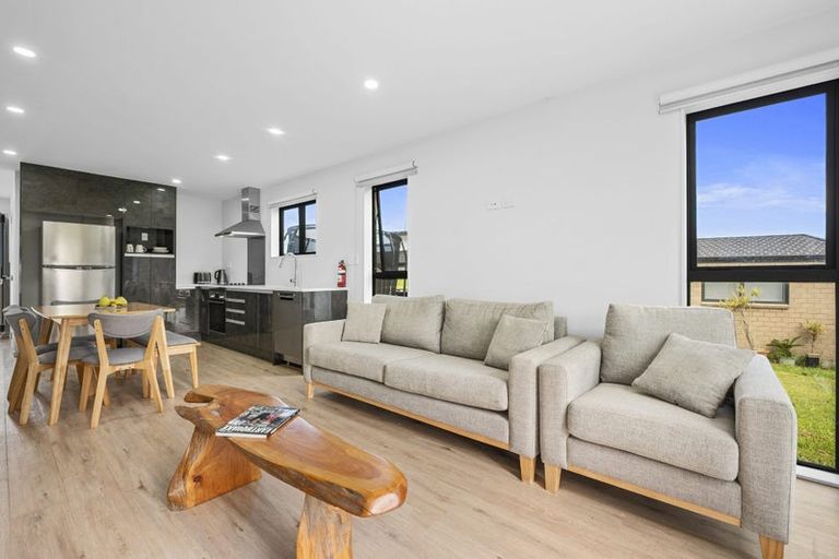 Photo of property in 16 Taupata Lane, Helensville, 0800