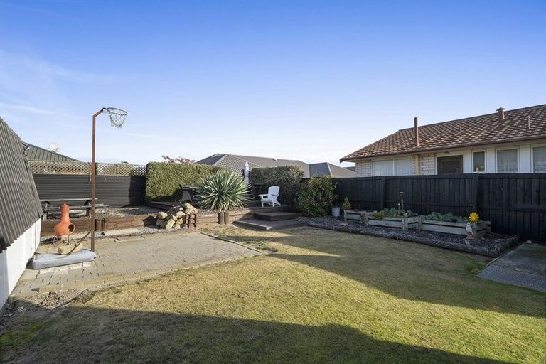 Photo of property in 5 Queenspark Drive, Parklands, Christchurch, 8083