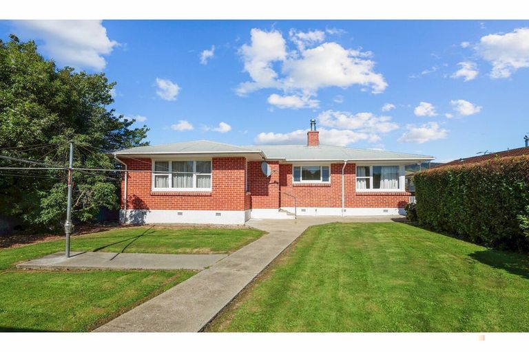 Photo of property in 2 Grace Street, Waimate, 7924