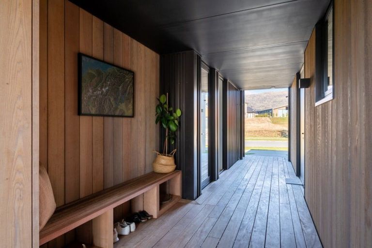 Photo of property in 17 Doug Ledgerwood Drive, Wanaka, 9305