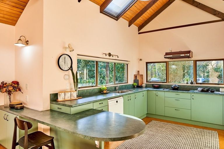 Photo of property in 405a Paekakariki Hill Road, Paekakariki Hill, Porirua, 5381