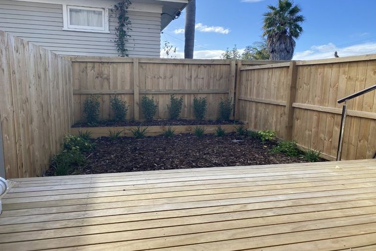 Photo of property in 27 Paetai Lane, Te Atatu Peninsula, 0610