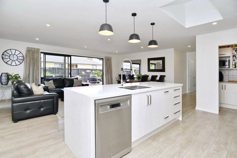 Photo of property in 4 Wairepo Close, Rangiora, 7400