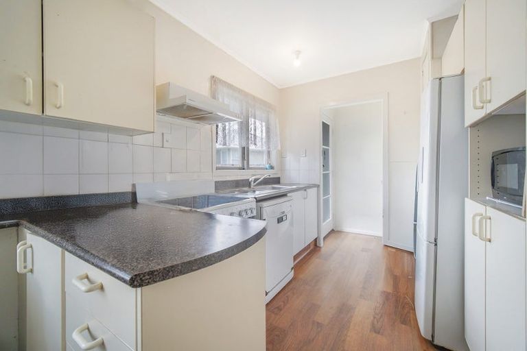 Photo of property in 5 Shamrock Lane, Te Atatu Peninsula, Auckland, 0610