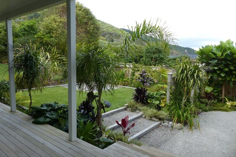 Photo of property in 19 Kakariki Grove, Waikanae, 5036