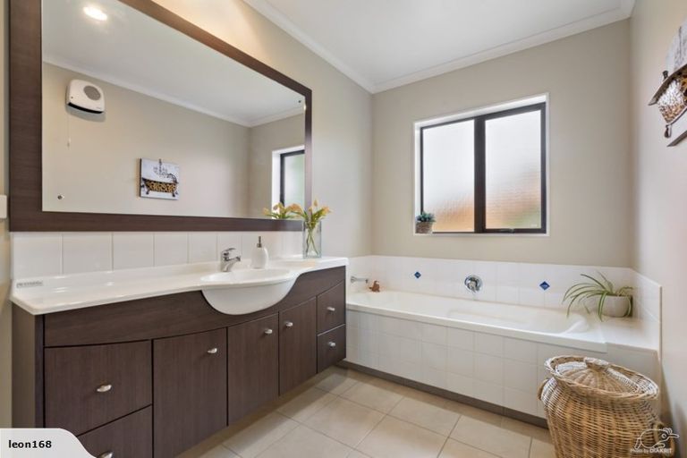 Photo of property in 40 Coachman Drive, Flat Bush, Auckland, 2016