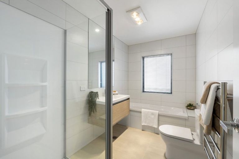 Photo of property in 10 Paraone Crescent, Takanini, 2112