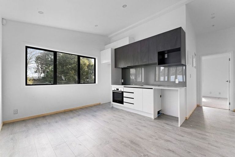 Photo of property in 122 Archibald Road, Kelston, Auckland, 0602