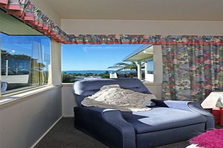 Photo of property in 2/18 Ngahere Views, Orewa, 0931