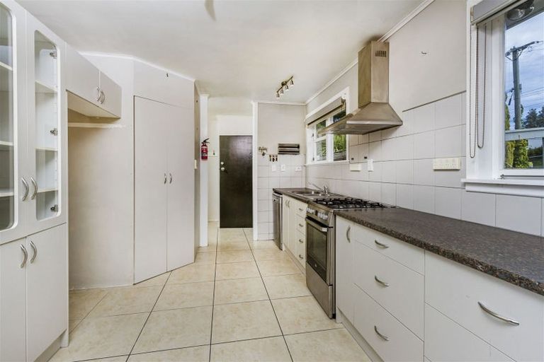 Photo of property in 70 Chivalry Road, Glenfield, Auckland, 0629