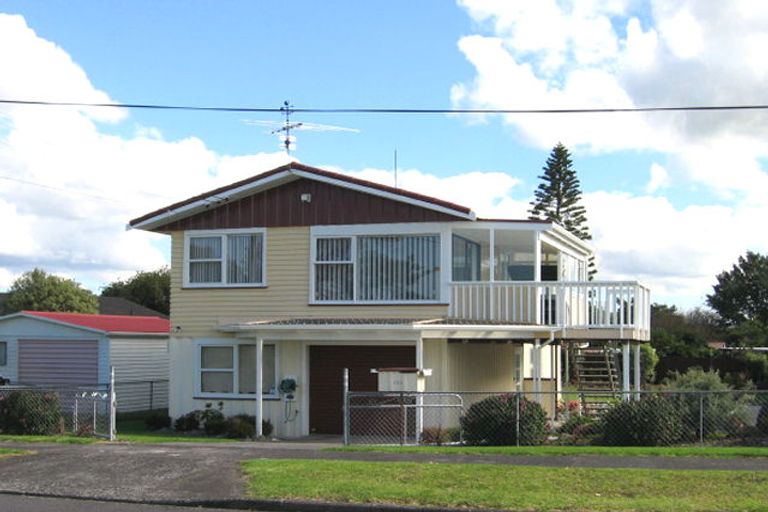 Photo of property in 109 Beach Road, Te Atatu Peninsula, Auckland, 0610