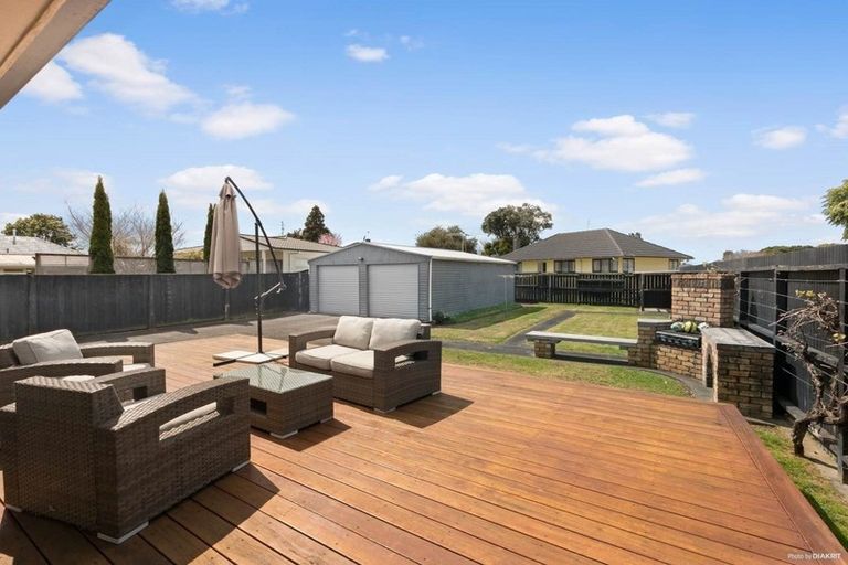 Photo of property in 31 Durham Street, Te Atatu Peninsula, Auckland, 0610