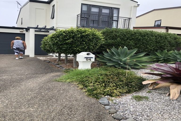 Photo of property in 52 Provence Esplanade, Te Atatu Peninsula, Auckland, 0610