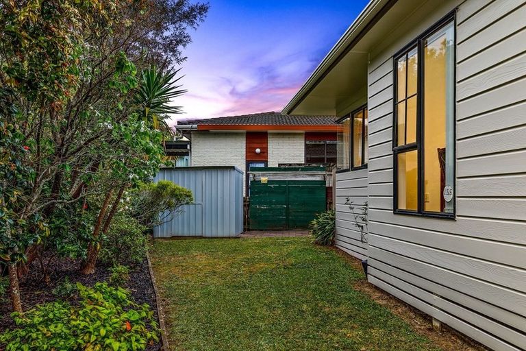 Photo of property in 2/54 Granville Drive, Massey, Auckland, 0614