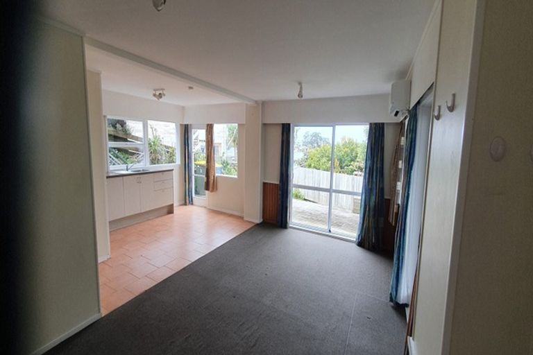 Photo of property in 2/223 Eskdale Road, Birkenhead, Auckland, 0626