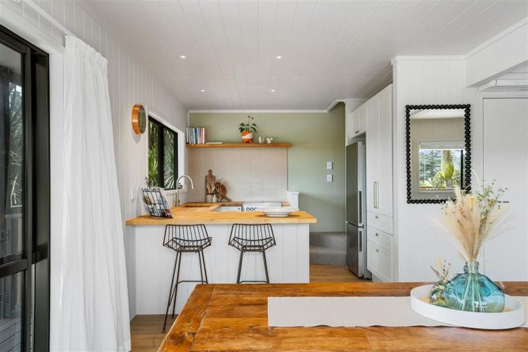 Photo of property in 111 Waireka Place, Whangamata, 3620