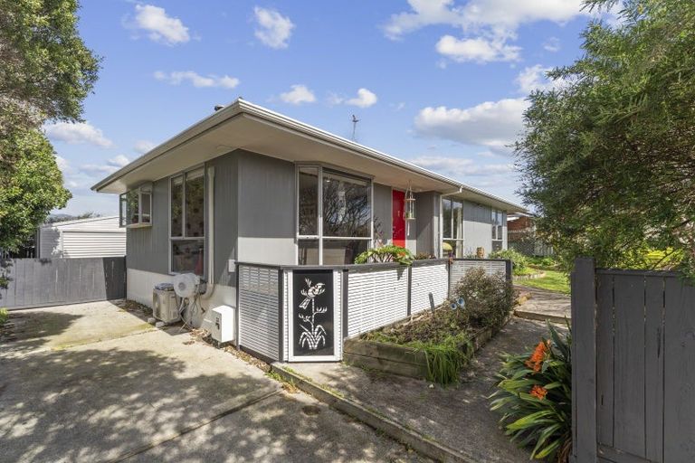 Photo of property in 6 Robert Grove, Paraparaumu, 5032