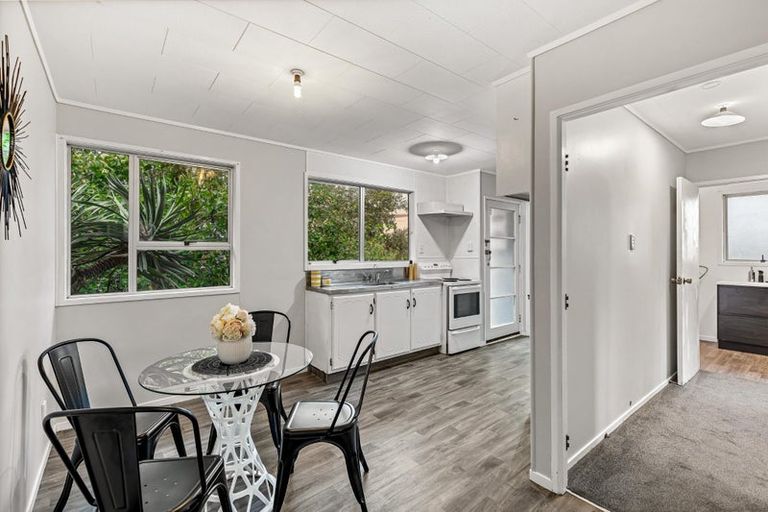 Photo of property in 18 Solar Road, Glen Eden, Auckland, 0602