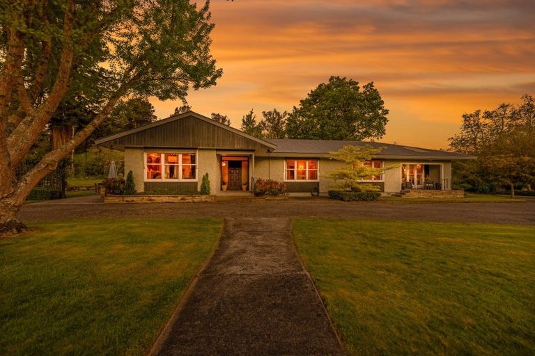 Photo of property in 48 Paraekaretu Street, Hunterville, 4730