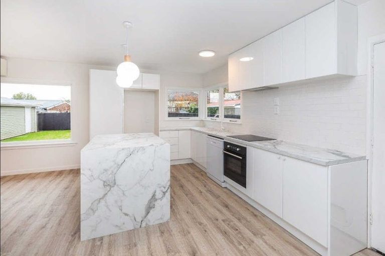 Photo of property in 94 Avondale Road, Avondale, Christchurch, 8061