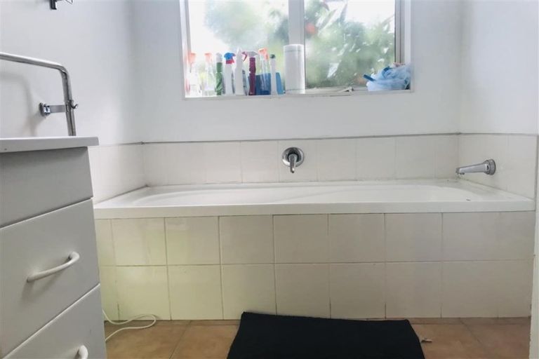 Photo of property in 90 Manuroa Road, Takanini, 2112