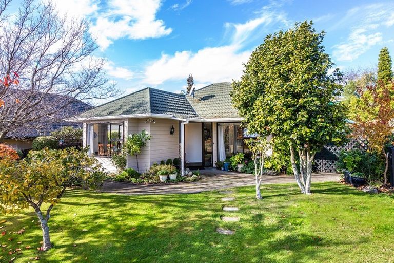 Photo of property in 4 Haines Grove, Rainbow Point, Taupo, 3330