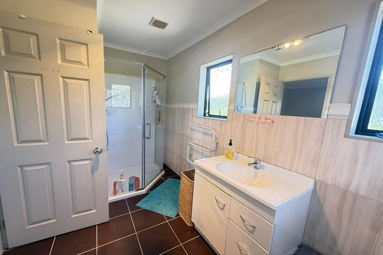 Photo of property in 27a Willerton Avenue, New Lynn, Auckland, 0600