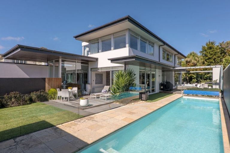 Photo of property in 10 Royds Street, Fendalton, Christchurch, 8014