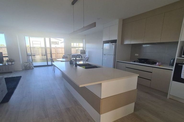 Photo of property in 111 Waekahu Road, Westgate, 0814