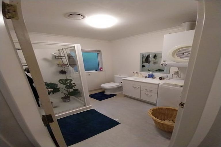 Photo of property in 64 Newlands Road, Newlands, Wellington, 6037