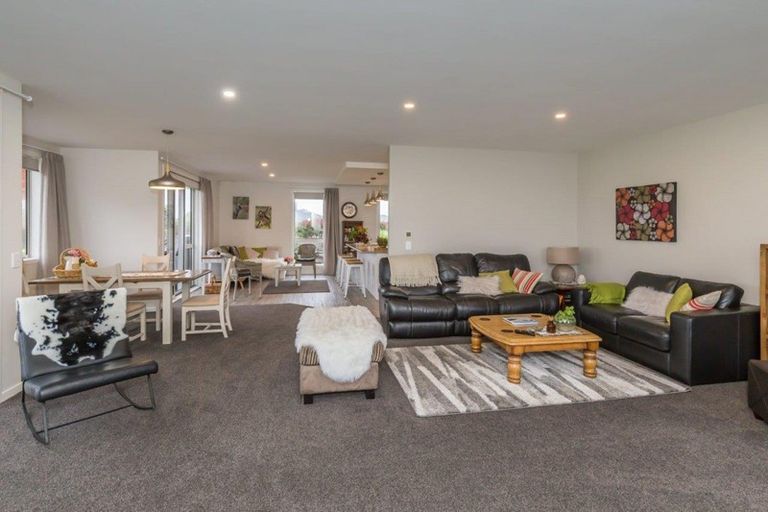 Photo of property in 9 Waipuna Grove, Levin, 5571