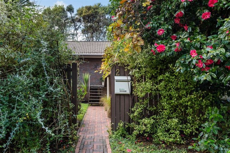 Photo of property in 2 Kaurimu Rise, Titirangi, Auckland, 0604