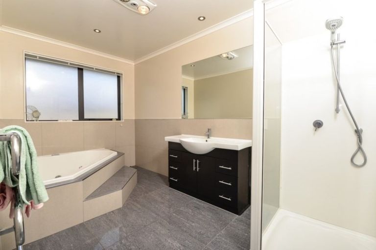 Photo of property in 158 Saint James Drive, Huntington, Hamilton, 3210