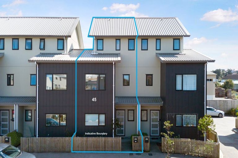 Photo of property in 43 Eileen Newey Place, Henderson, Auckland, 0612