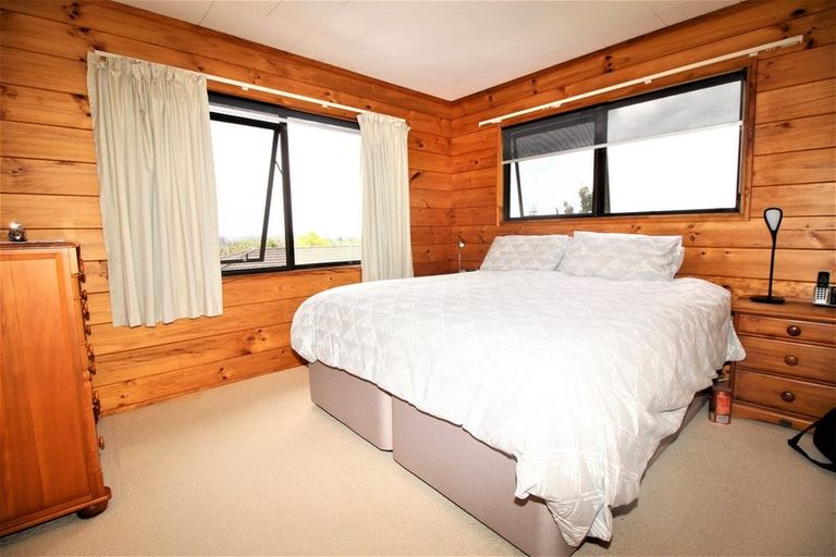 Photo of property in 37 South Lynn Road, Titirangi, Auckland, 0604