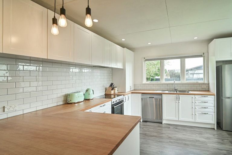 Photo of property in 433 Dalcross Street, Mayfair, Hastings, 4122