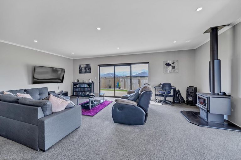 Photo of property in 8 Reremoana Close, Hawera, 4610