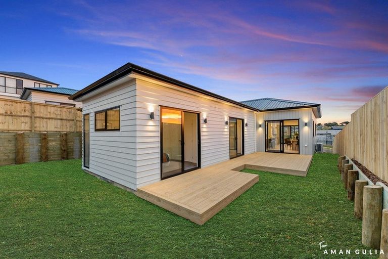 Photo of property in 6 Whakairo Crescent, Gulf Harbour, Whangaparaoa, 0930