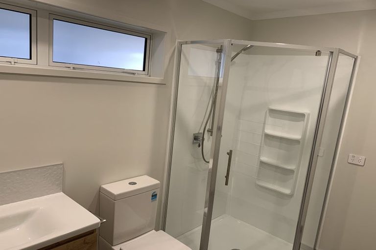Photo of property in 24 Rewarewa Road, Te Atatu Peninsula, Auckland, 0610