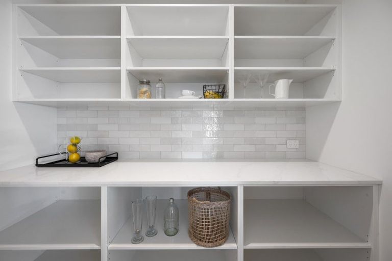 Photo of property in 10 Cassin Place, Taradale, 4112